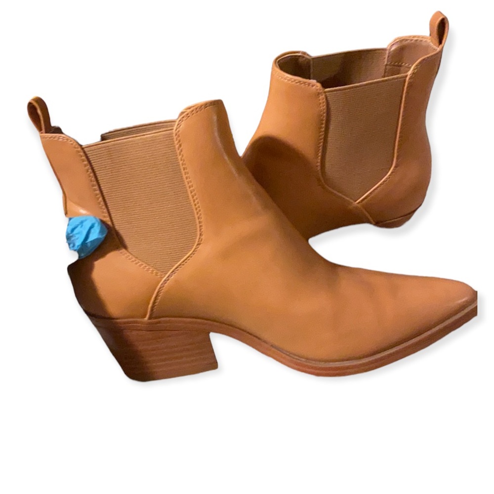 Beautiful boots - Picture 2 of 4